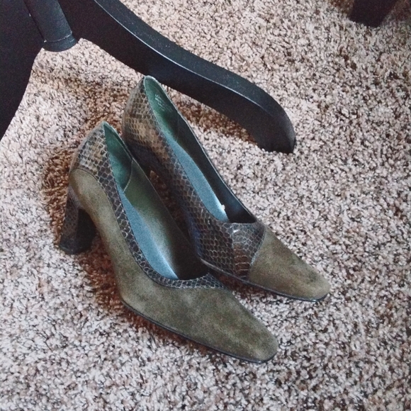 Karen Scott "Lindsey" Leather/snakeskin print pumps - Picture 5 of 9